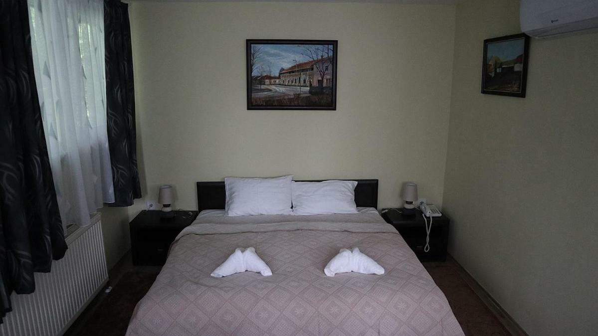 Hotel Szlovák Panzió Bekescsaba Exterior foto