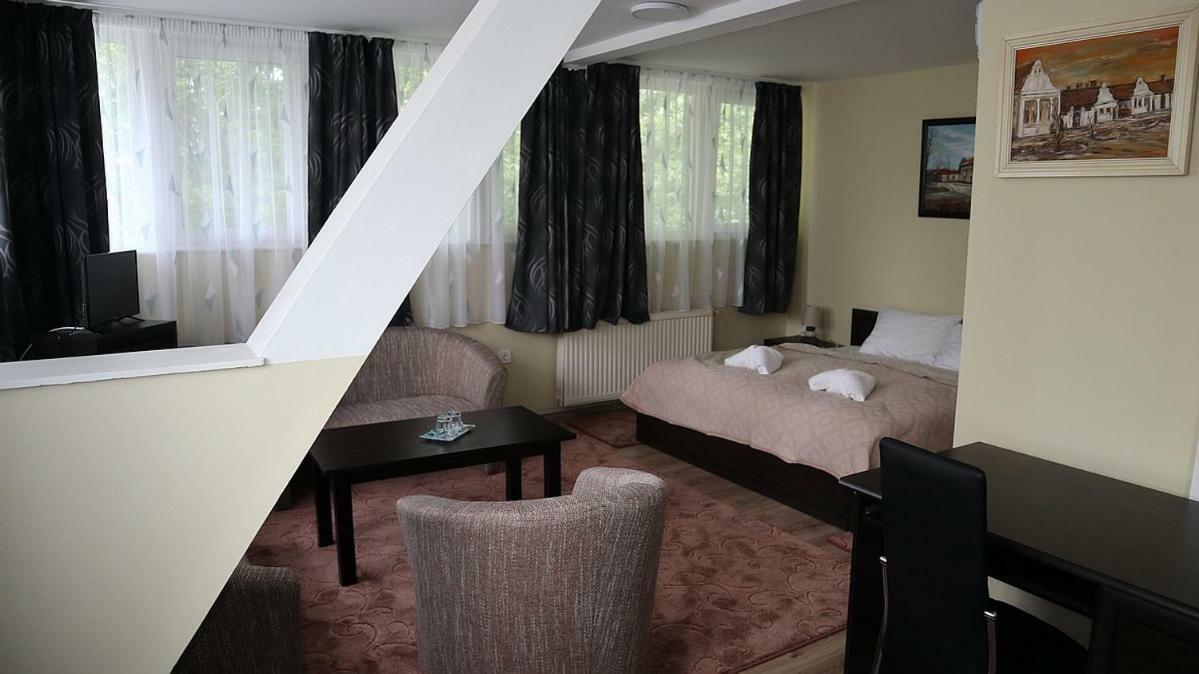 Hotel Szlovák Panzió Bekescsaba Exterior foto