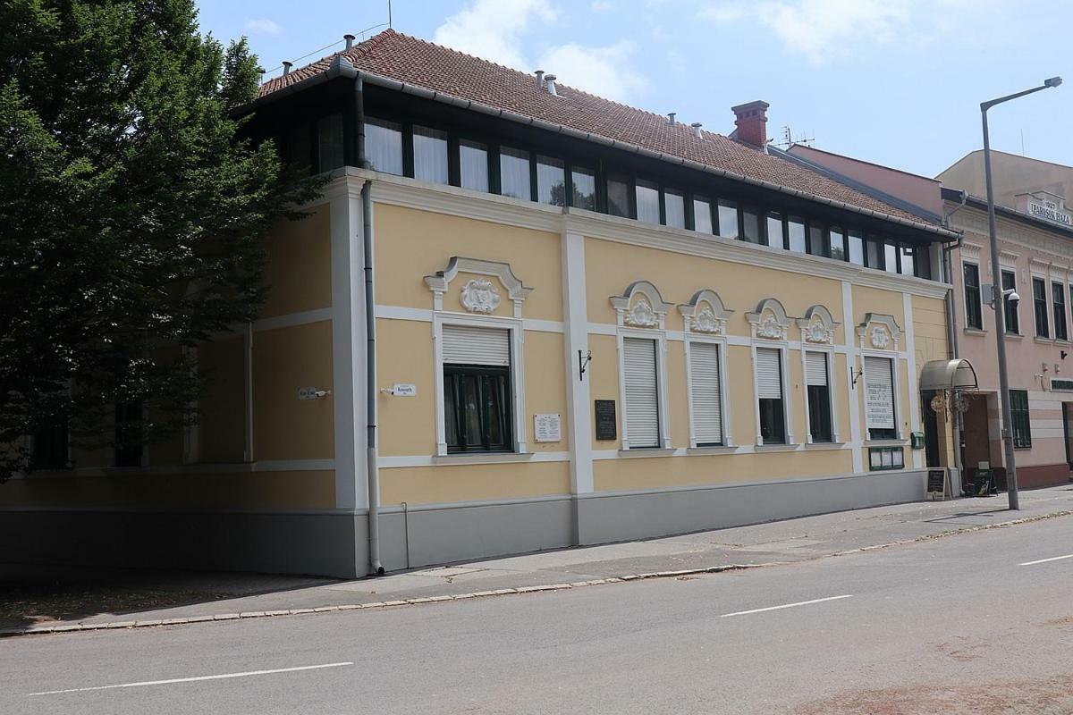Hotel Szlovák Panzió Bekescsaba Exterior foto